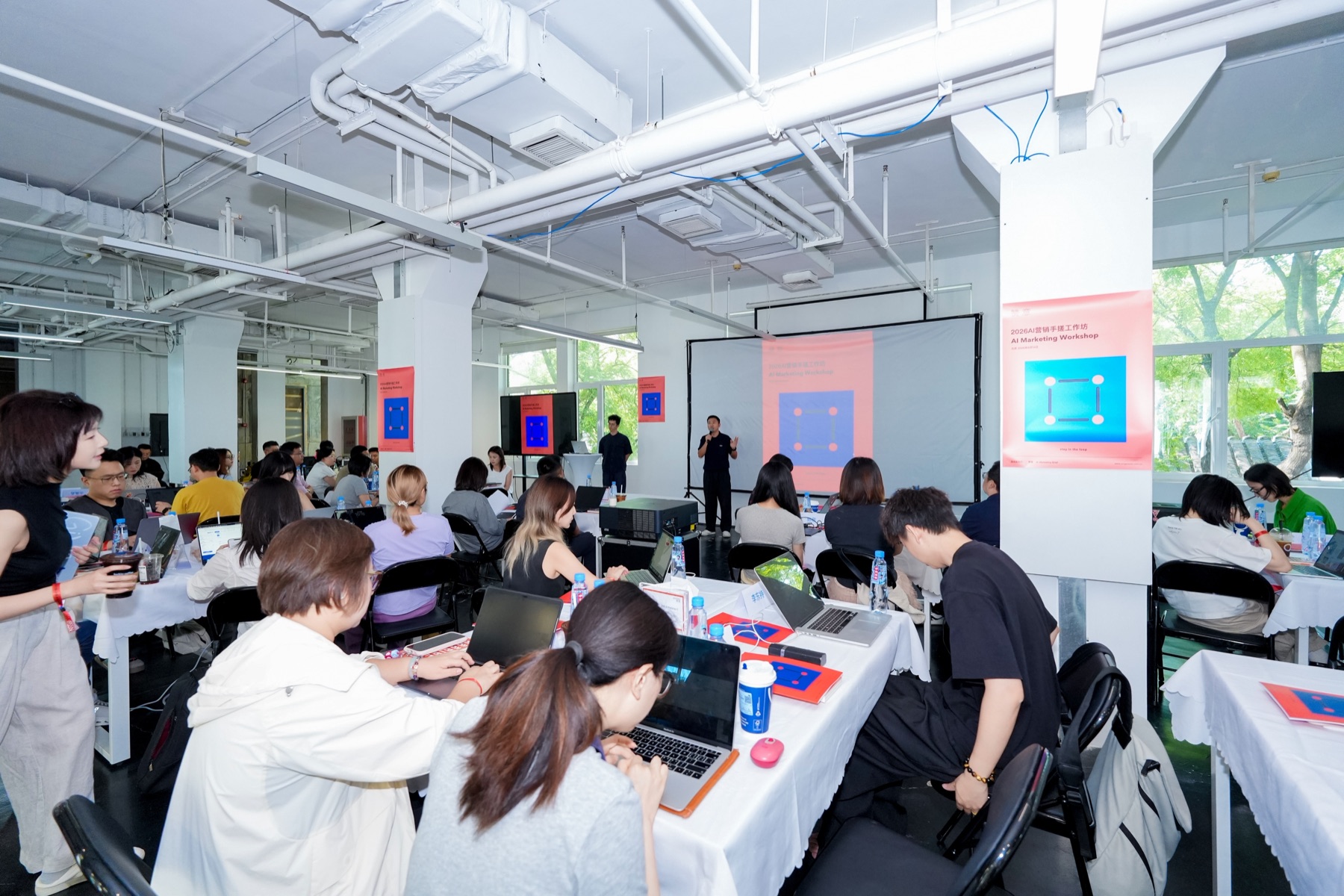 AI 营销工作坊多人培训现场